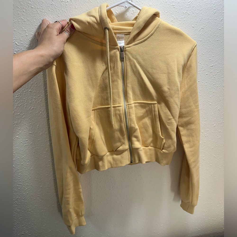 H&M divided crop hoodie